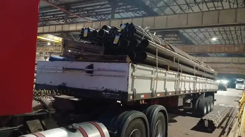 Operação de transporte de carga pesada da Zurique Transportes